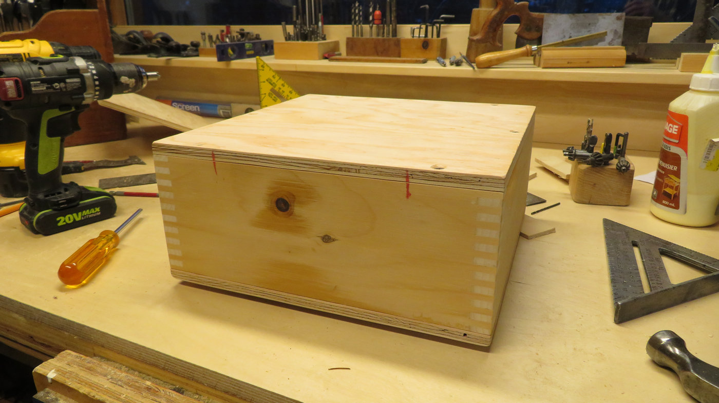 Shipping box with cylinder head ready for shipment